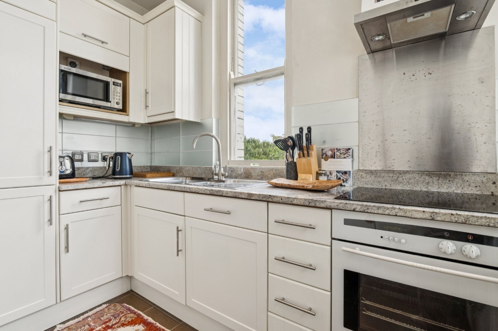 Flat Marloes Road in Greater London