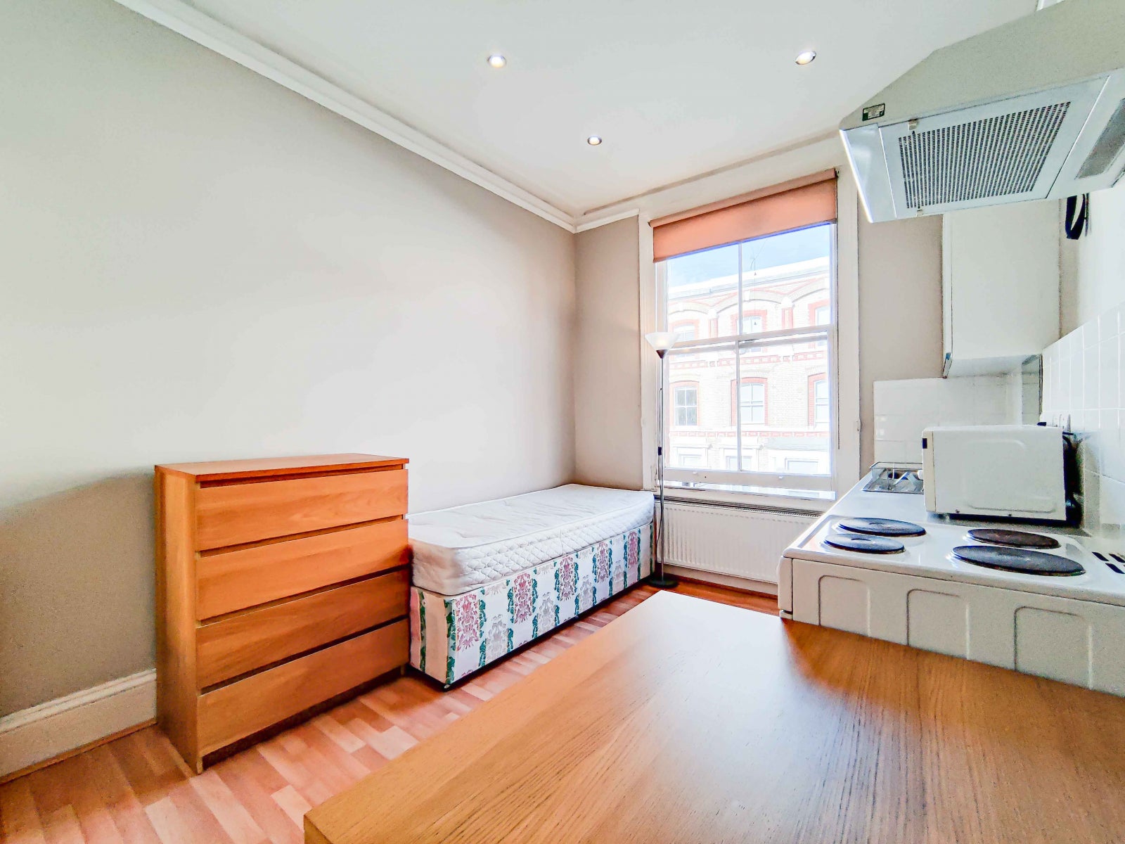 Room Cheniston Gardens in Greater London