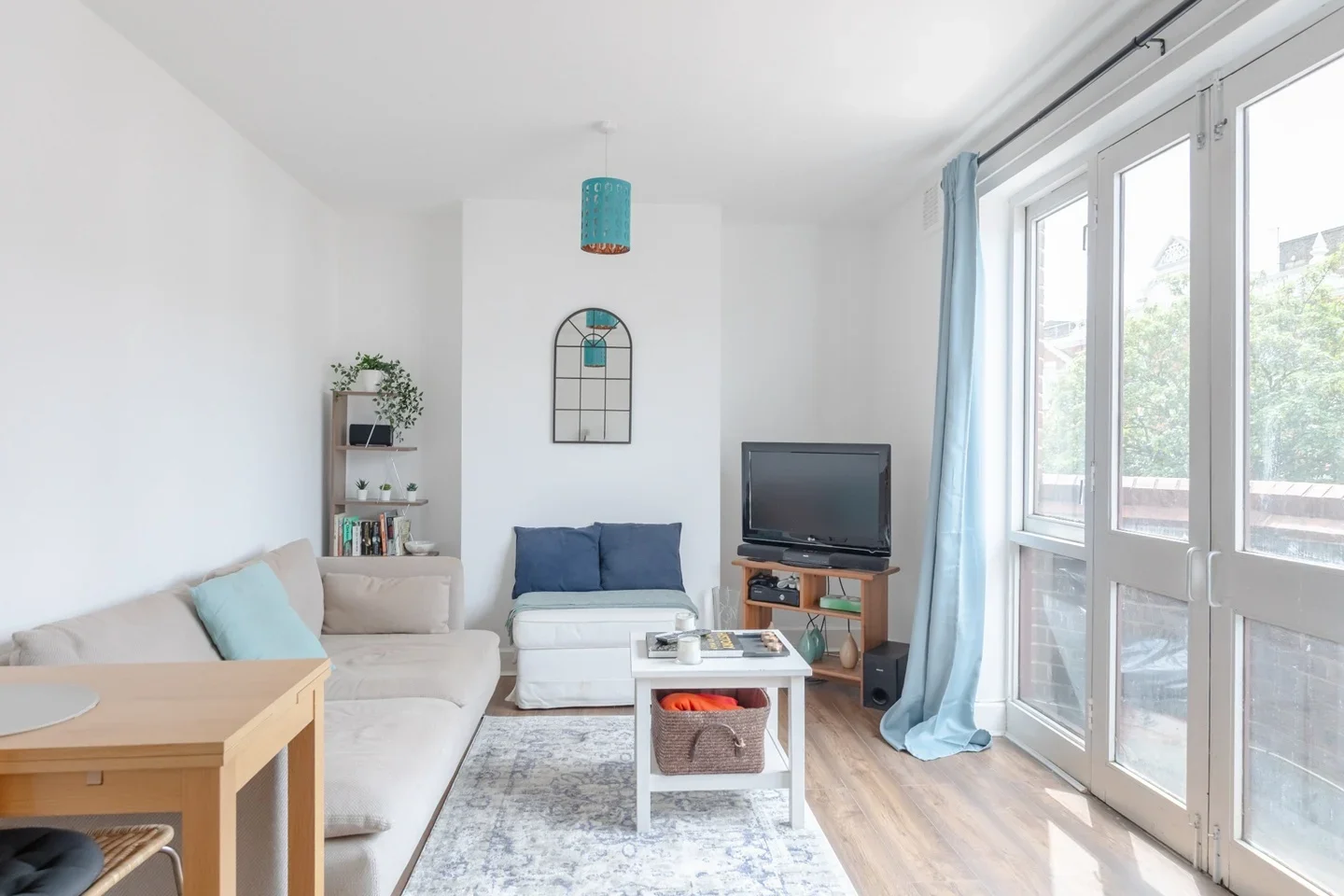 Flat Upper Street in Greater London