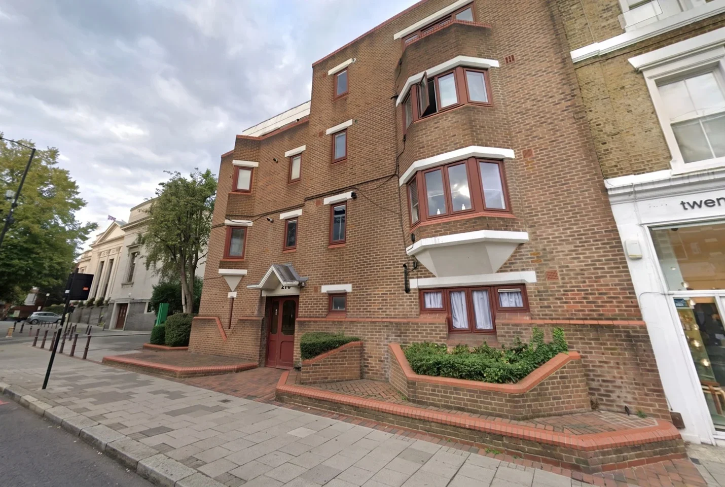 Flat Upper Street in Greater London