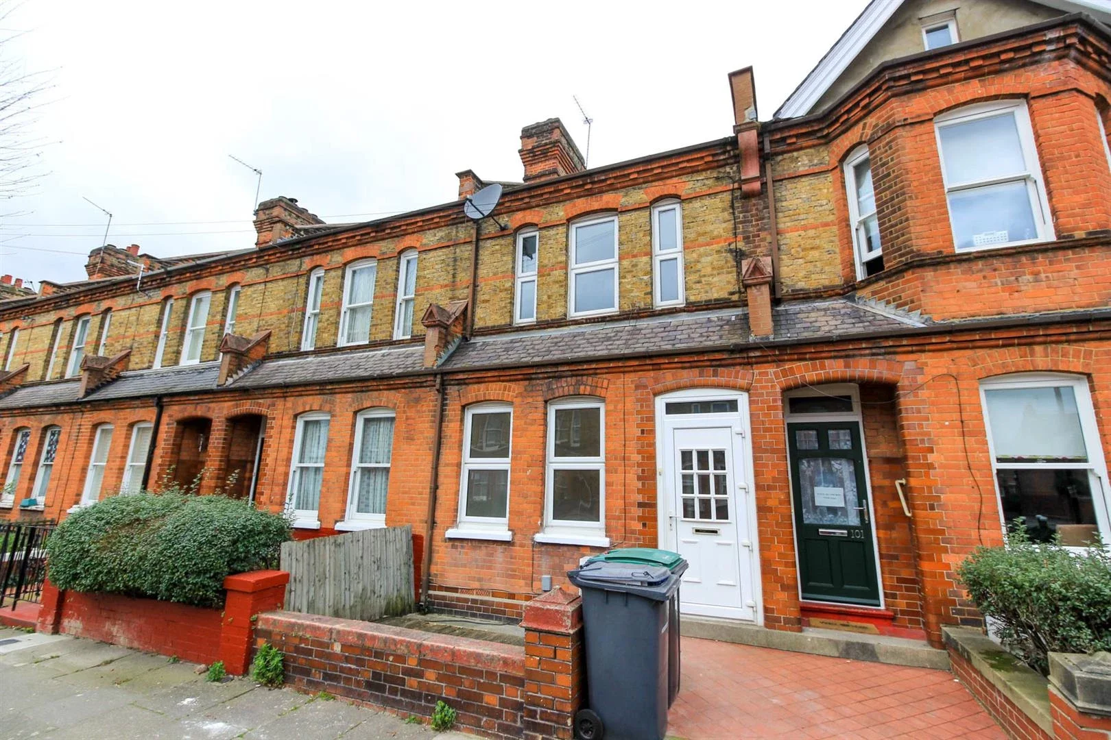 House Lymington Avenue in Greater London