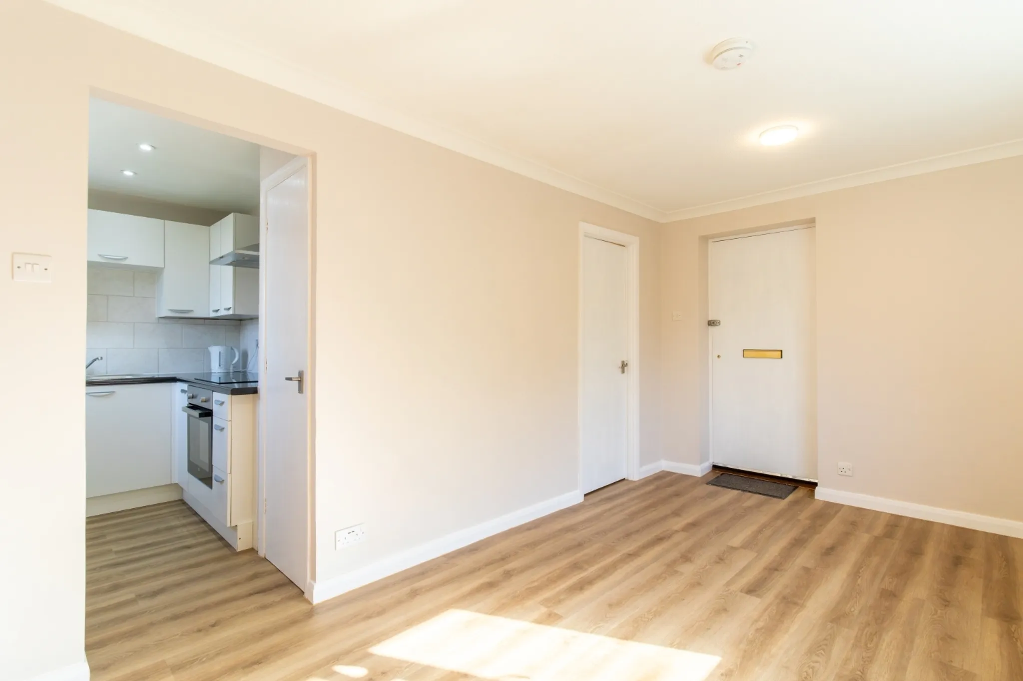 Flat Salisbury Close in East Hampshire