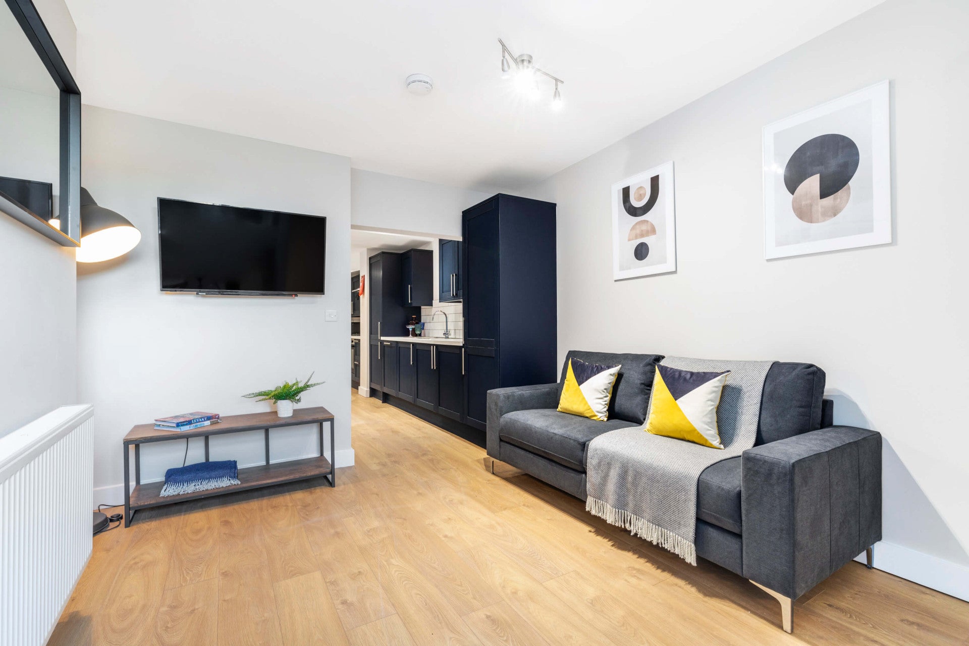 Room Hartley Avenue in Leeds