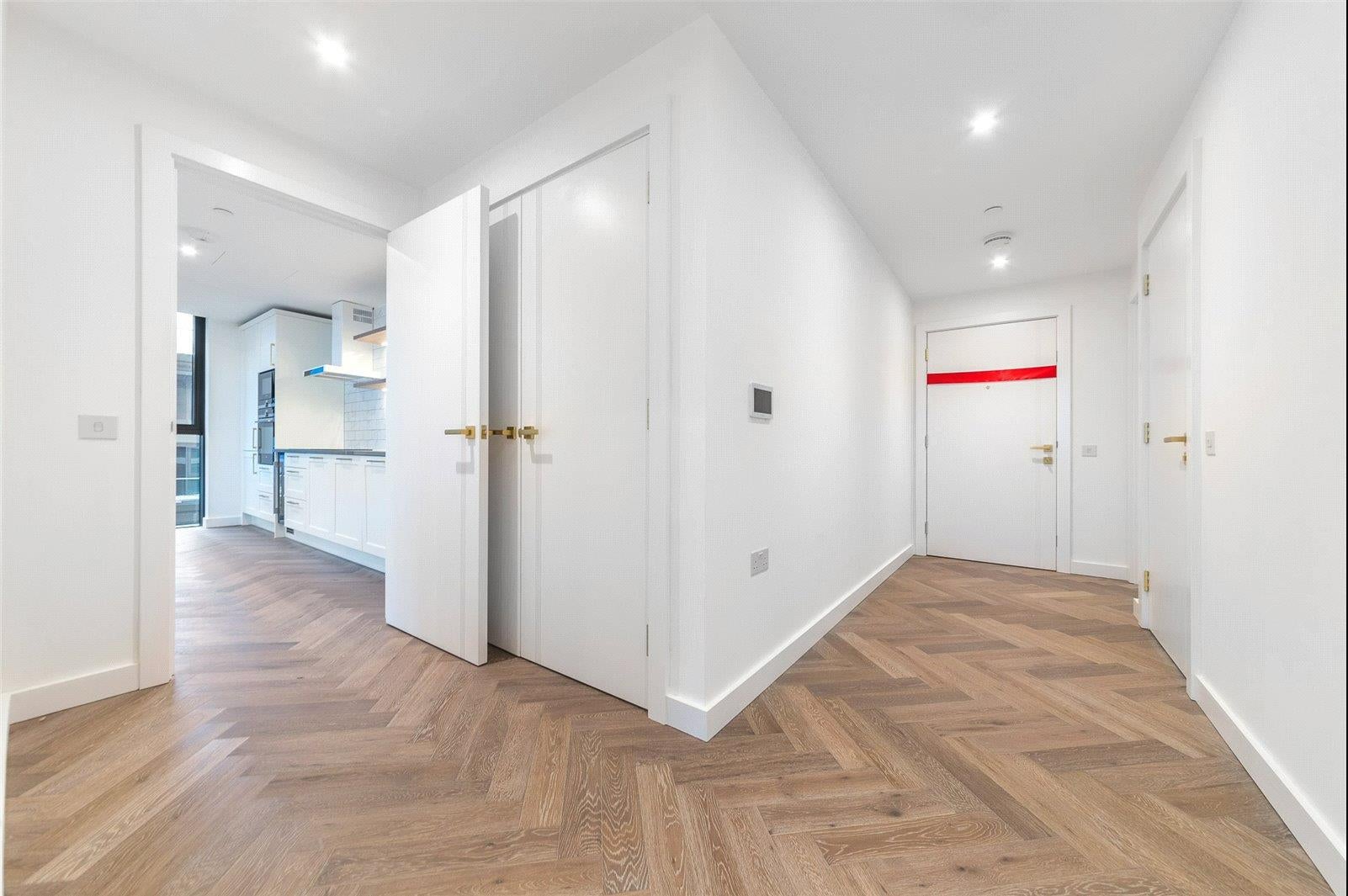 Flat Asher Way in Greater London
