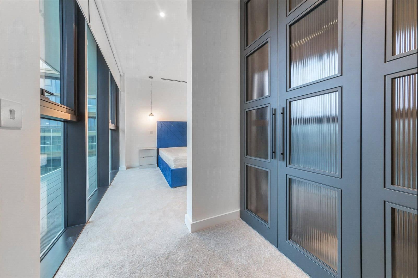 Flat Asher Way in Greater London