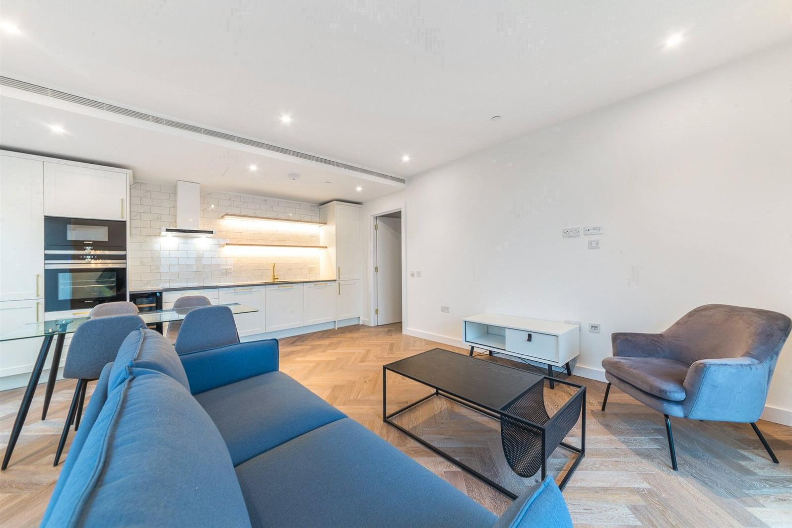 Flat Asher Way in Greater London