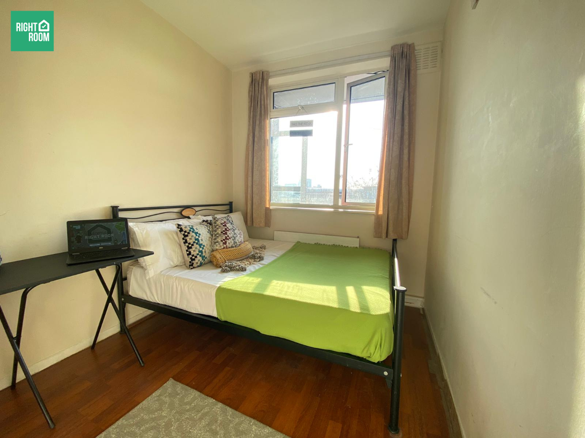 Flat Priory Green in Greater London