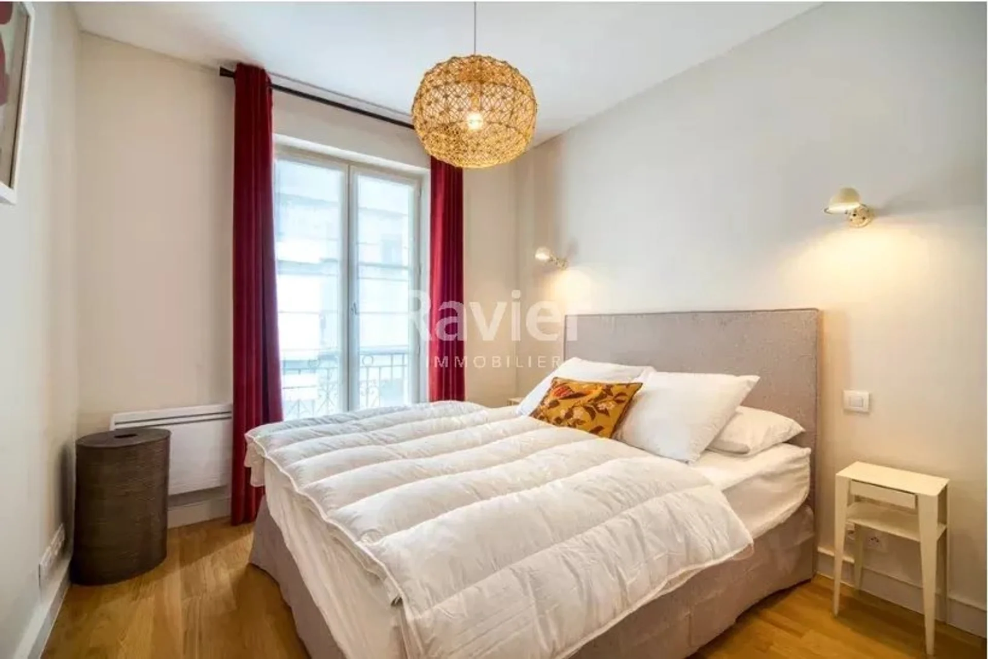 Flat Avenue de Flandre in Paris