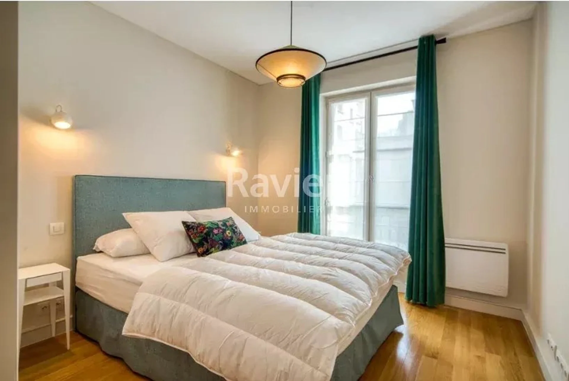 Flat Avenue de Flandre in Paris
