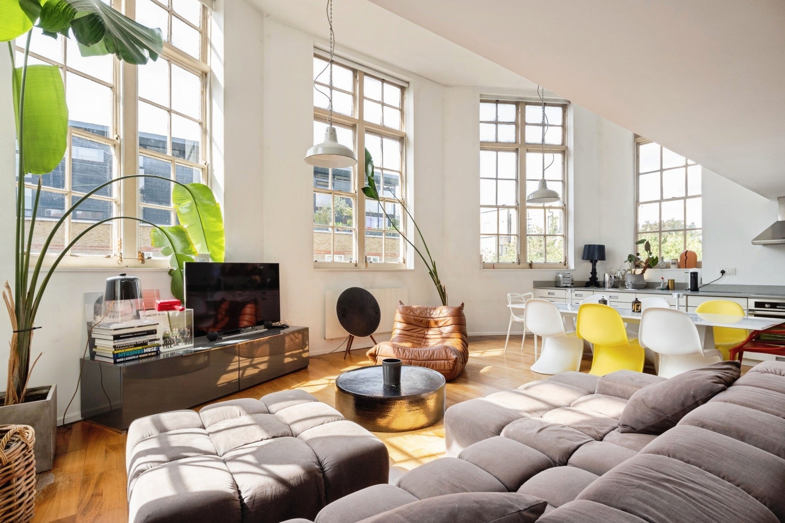 Flat Clark Street in Greater London