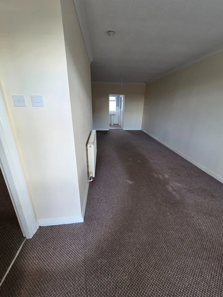 Flat Pett Level Road in Rother