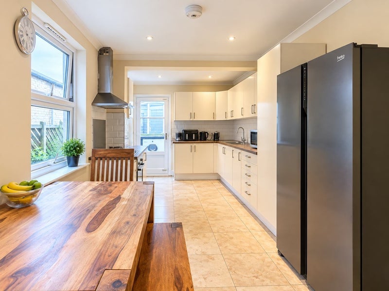 Room Manchester Road in Greater London