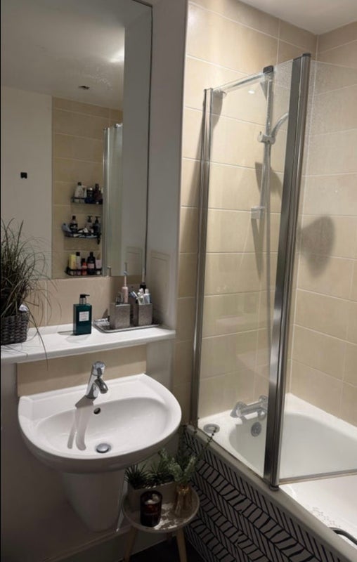 Room Sadler Place in Greater London