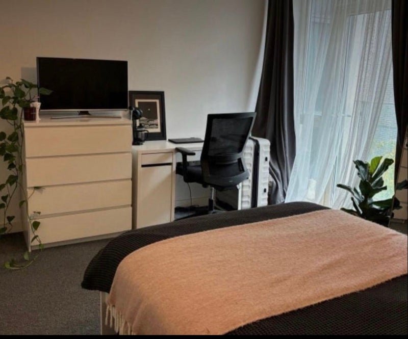 Room Sadler Place in Greater London