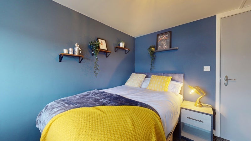 Room Trenic Drive in Leeds