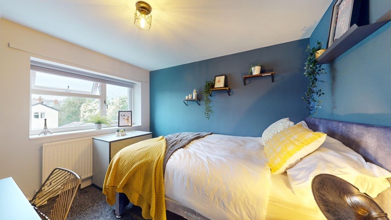 Room Trenic Drive in Leeds
