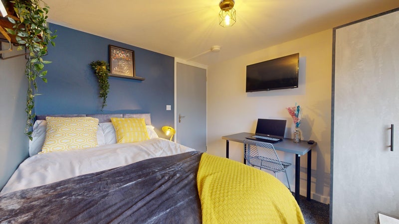 Room Trenic Drive in Leeds