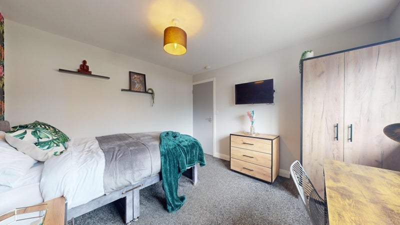 Room Trenic Drive in Leeds
