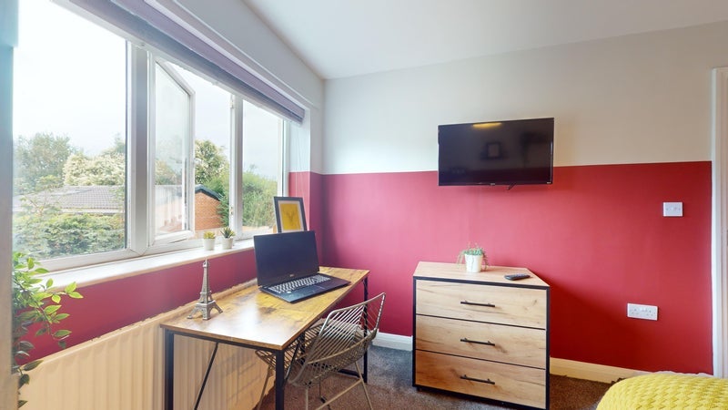 Room Trenic Drive in Leeds
