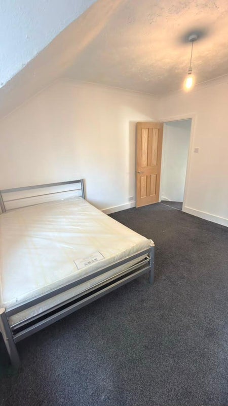 Room Purcell Close in Greater London