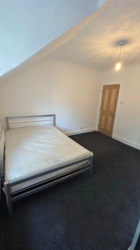 Room Purcell Close in Greater London