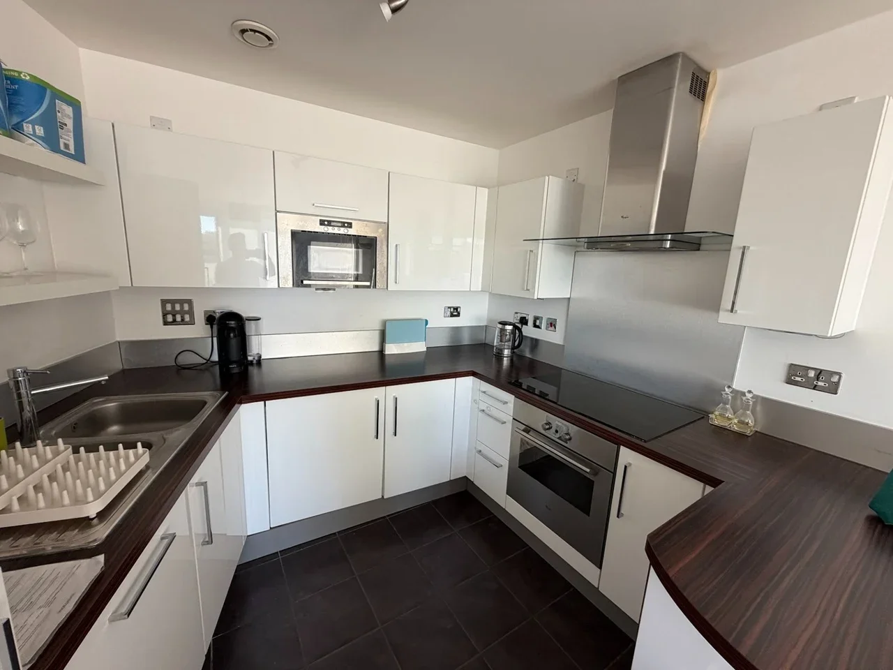 Flat Mapleton Road in Greater London