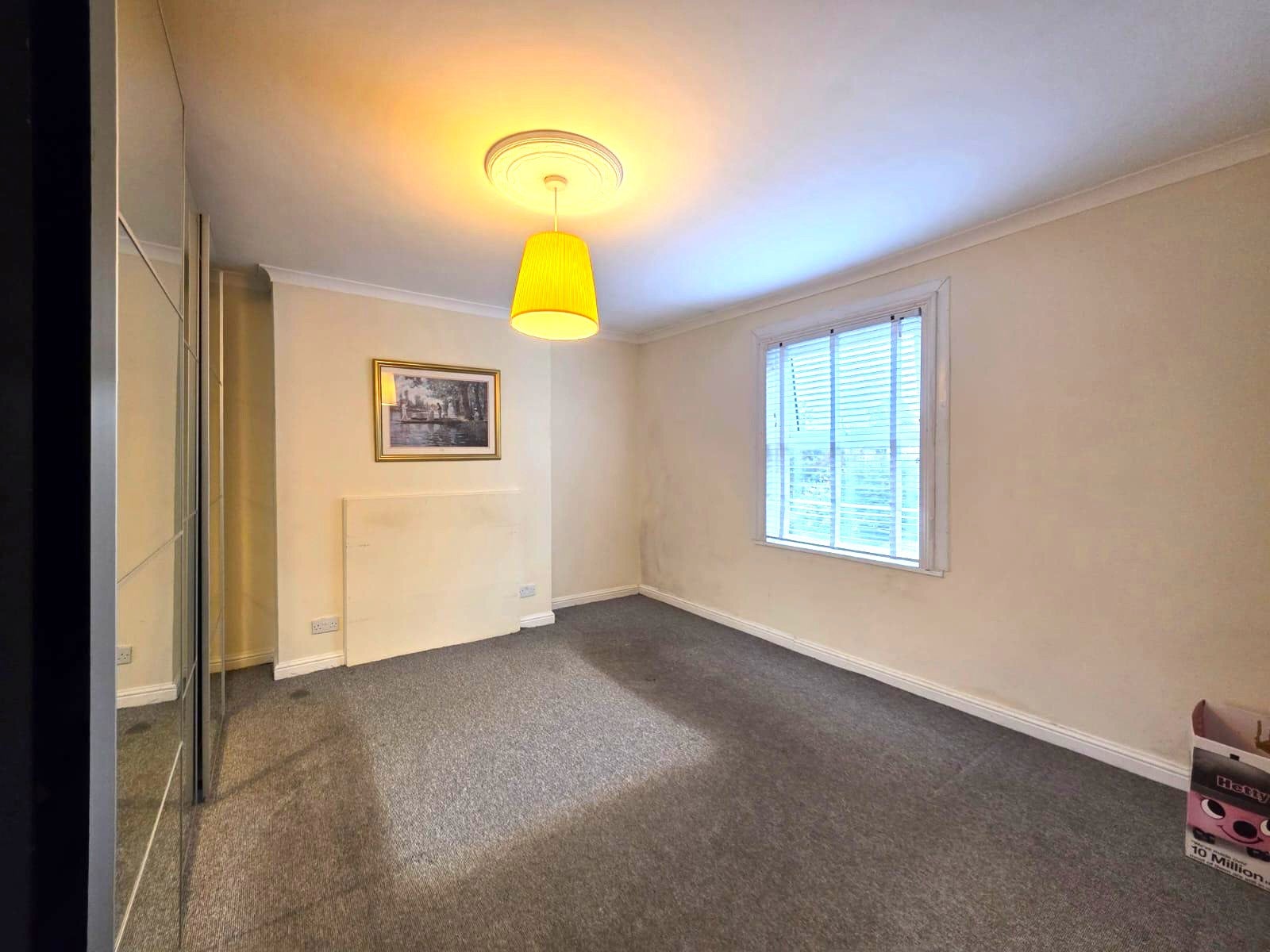Flat Park Avenue in Greater London