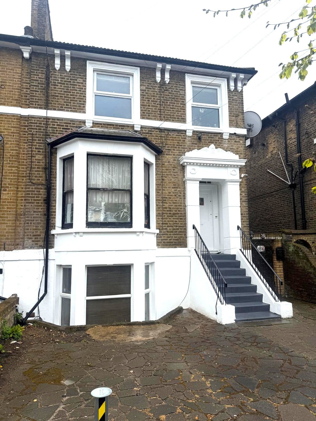 Flat Park Avenue in Greater London