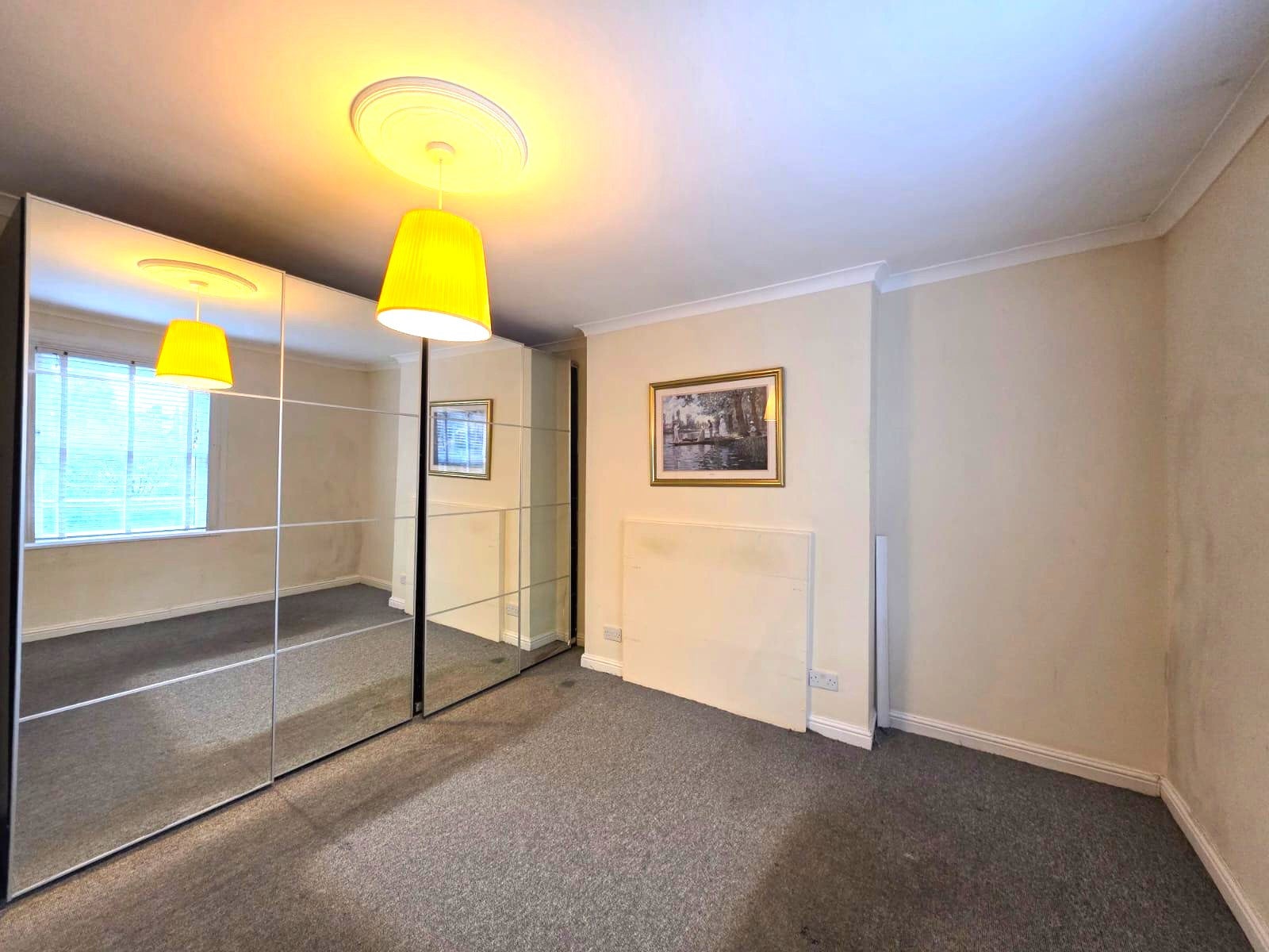 Flat Park Avenue in Greater London