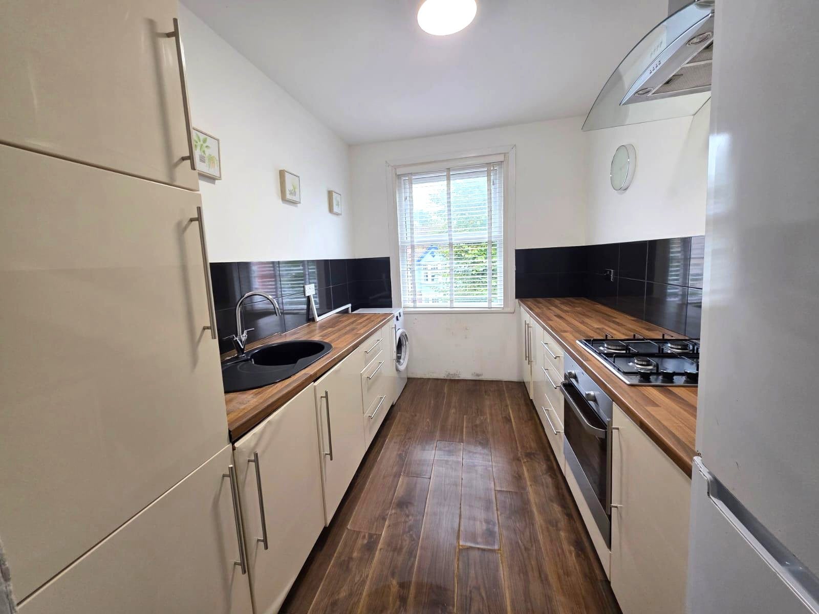 Flat Park Avenue in Greater London