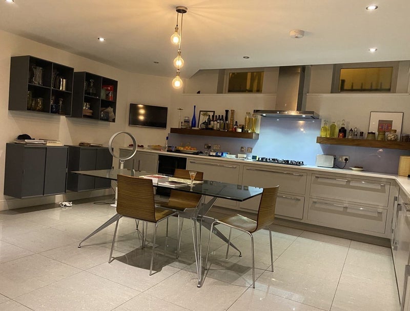 Room Alberta Street in Greater London