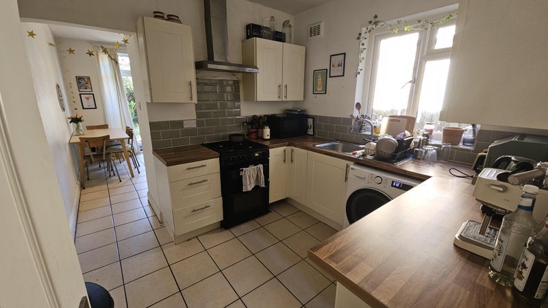 Room Pembroke Road in Greater London