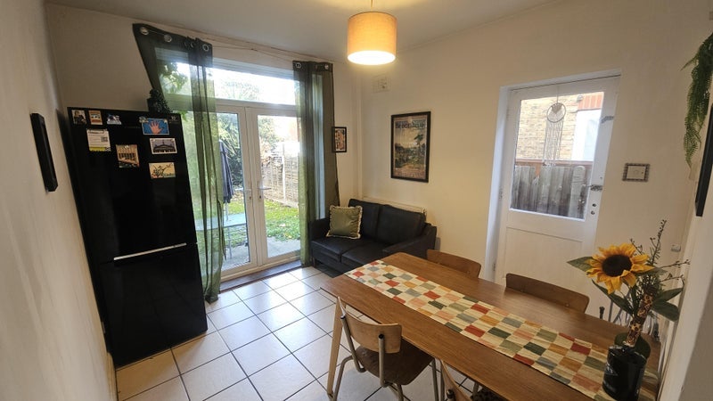 Room Pembroke Road in Greater London