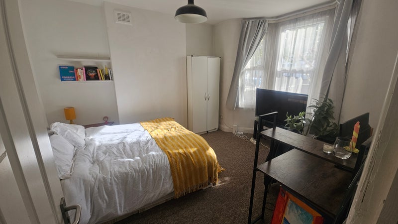Room Pembroke Road in Greater London