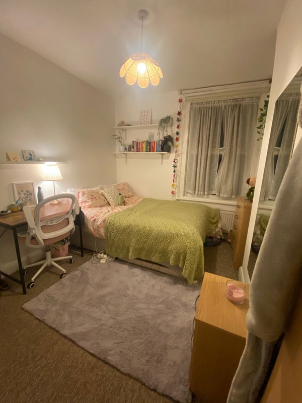 Room Pembroke Road in Greater London