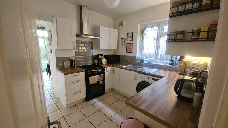 Room Pembroke Road in Greater London