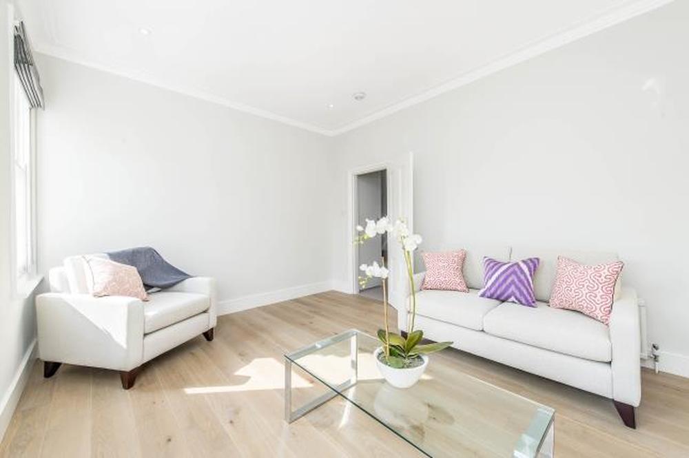Flat Mount Row in City of Westminster