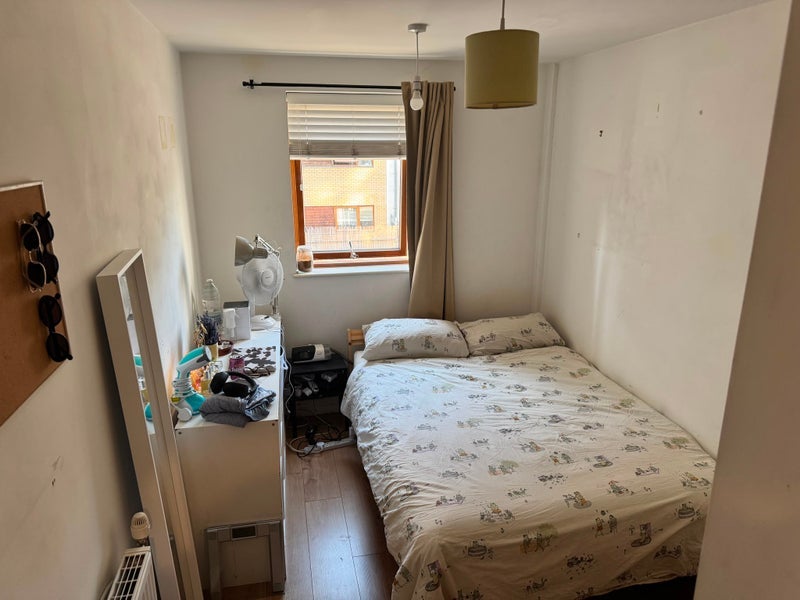 Room Trevithick Way in Greater London