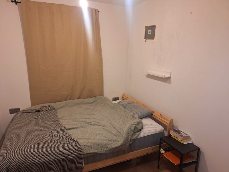 Room Trevithick Way in Greater London