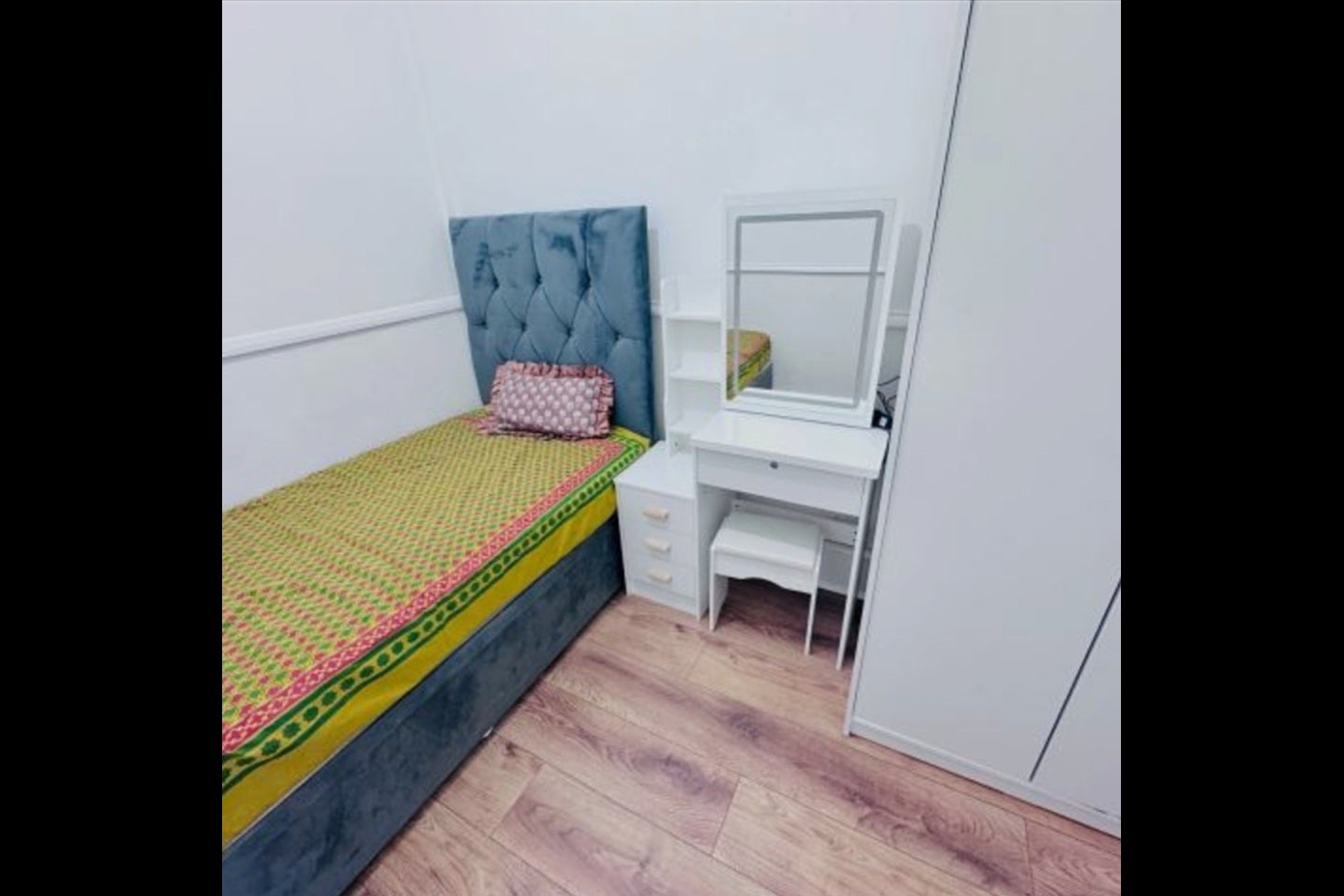 Room Ashbrook Road in Greater London