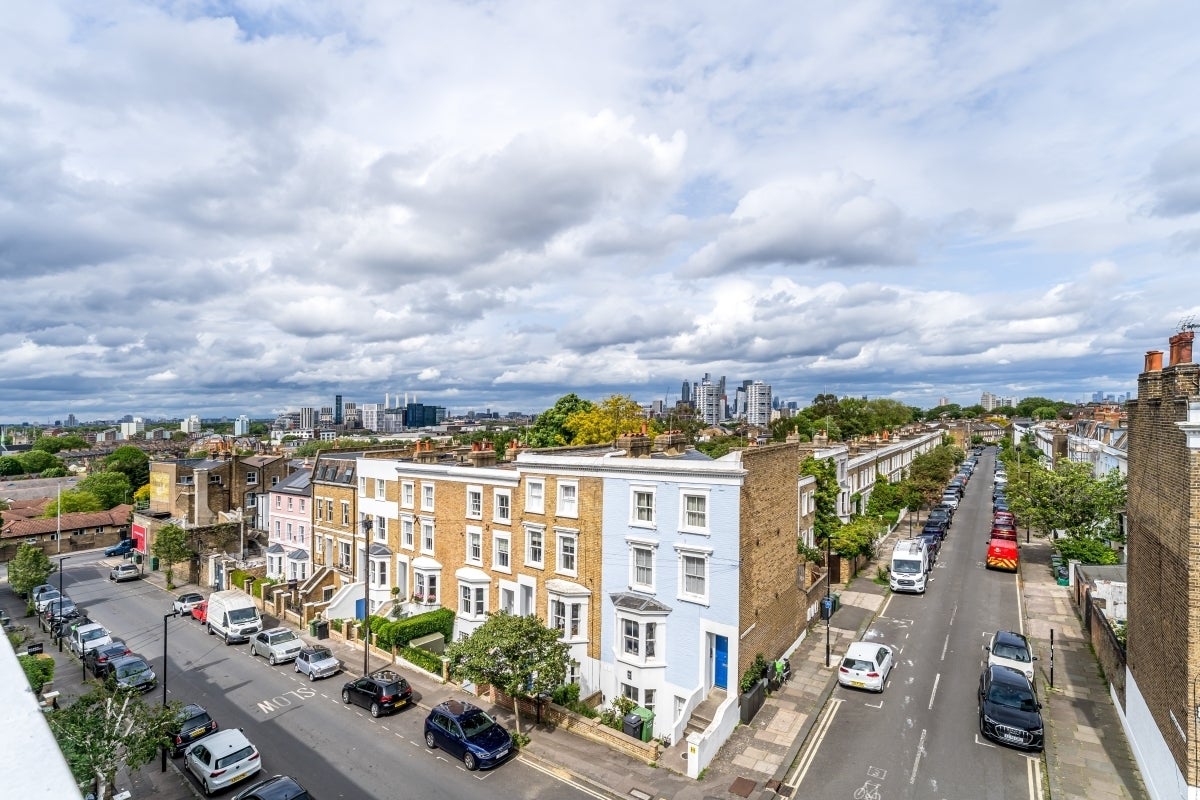 Flat Lambourn Road in Greater London