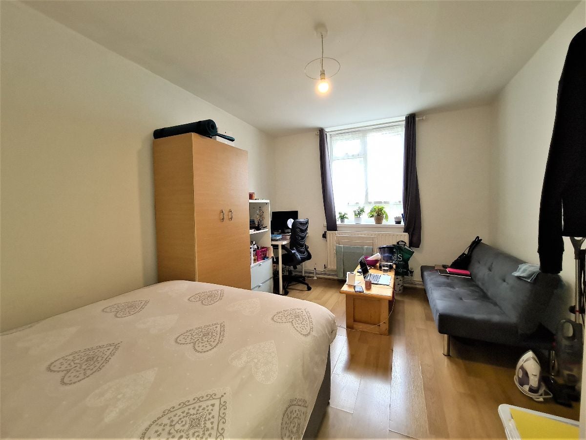 Room Dobson Close in Greater London