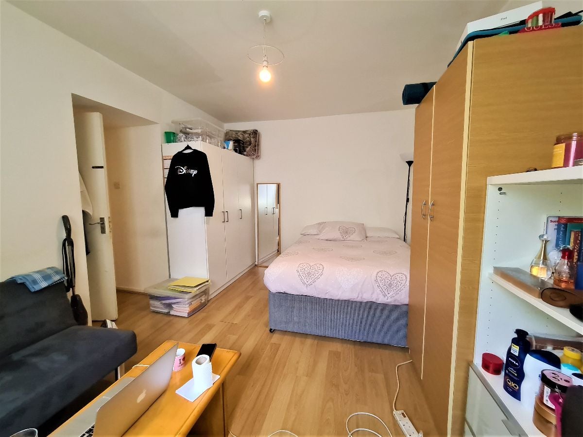Room Dobson Close in Greater London