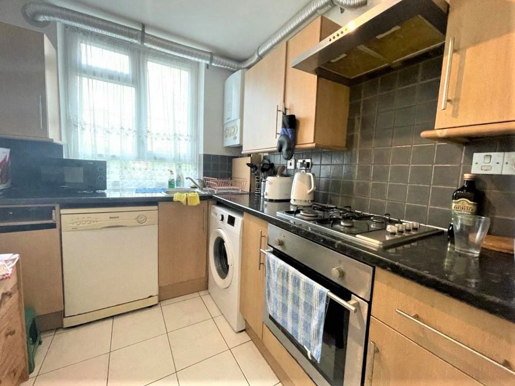 Room Dobson Close in Greater London