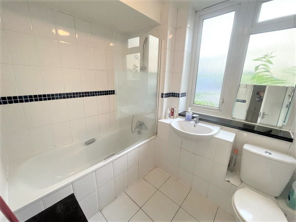 Room Dobson Close in Greater London