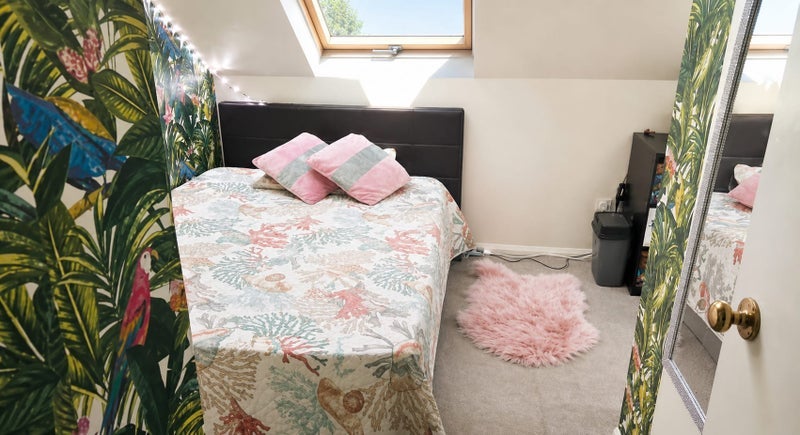 Room Forest Road in Greater London