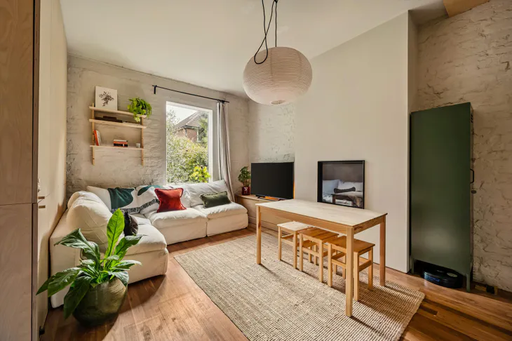 Flat Denton Road in Greater London