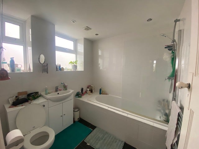 Room Shipley Avenue in Newcastle upon Tyne