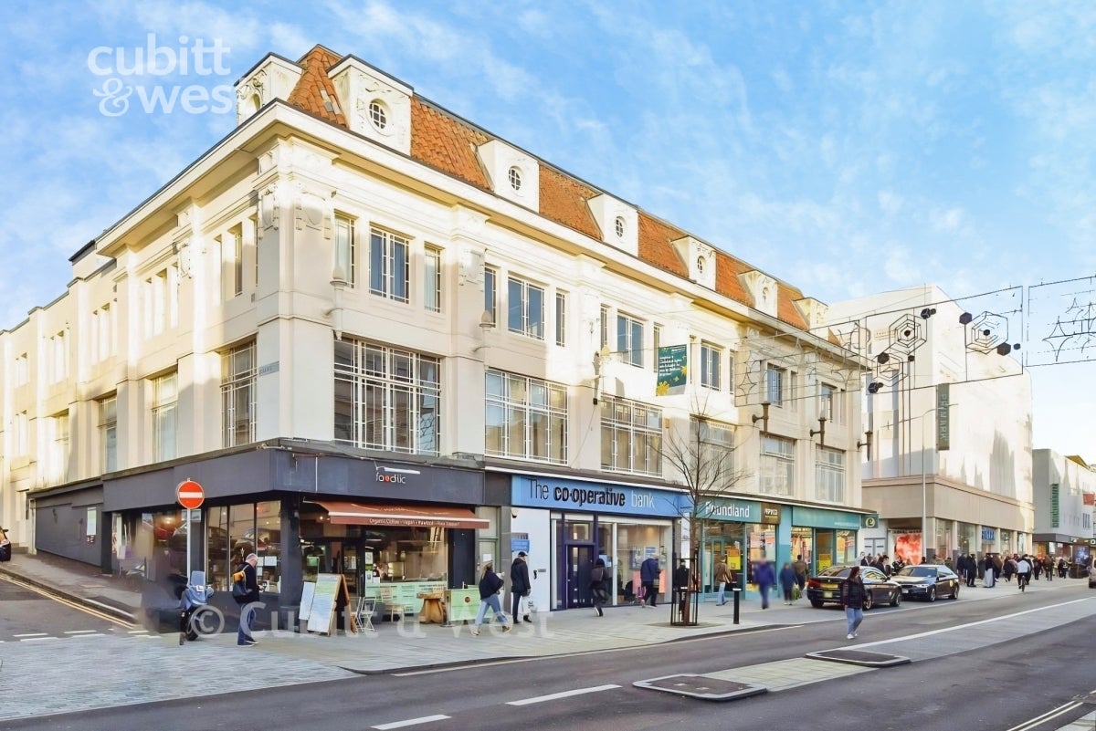 Flat Abelyn Avenue in Borough of Swale