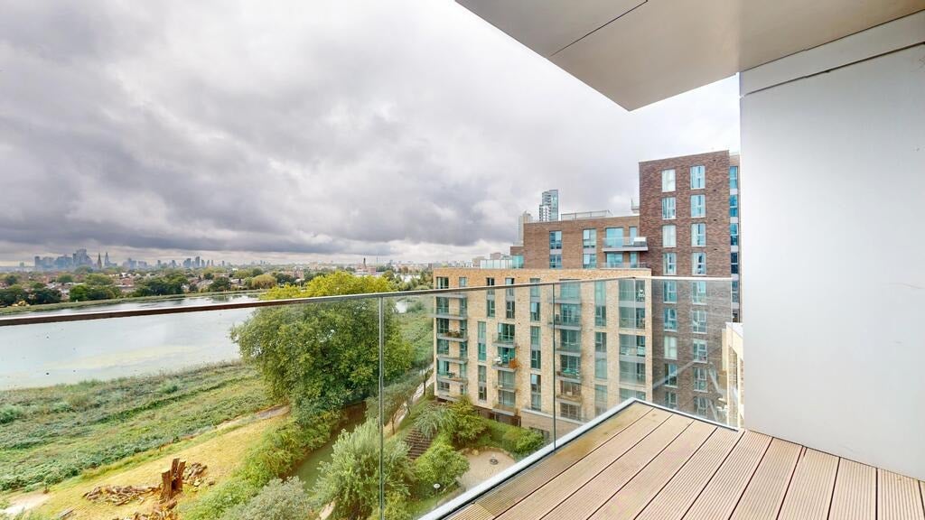 Flat Newnton Close in Greater London